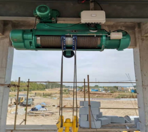 鋼絲繩電動葫蘆的電機是大力士,減速器是謀士