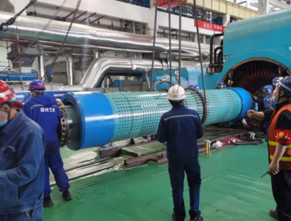 電廠電氣車間用電動葫蘆起重機給發(fā)電機抽轉(zhuǎn)子