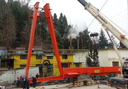 礦采區(qū)安裝龍門吊及鋼絲繩電動(dòng)葫蘆的步驟
