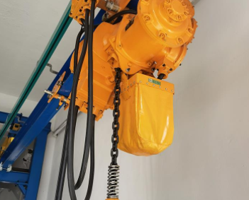 環鏈型電動葫蘆剎車制動時，鏈條下滑多少米