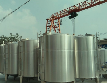 鋼絲繩電動葫蘆在304不銹鋼密封罐生產廠的應用