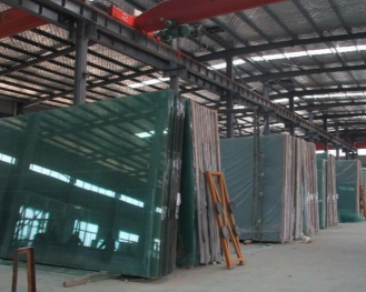 電動葫蘆助力鋼化玻璃廠生產車間吊裝任務